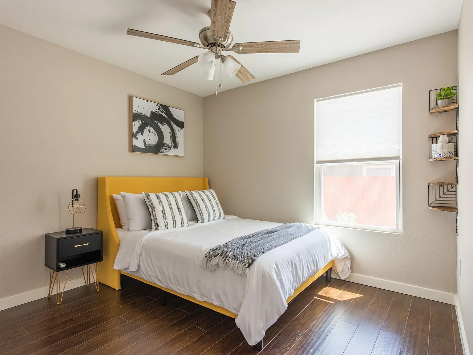 708 S Olive St — Photo 4