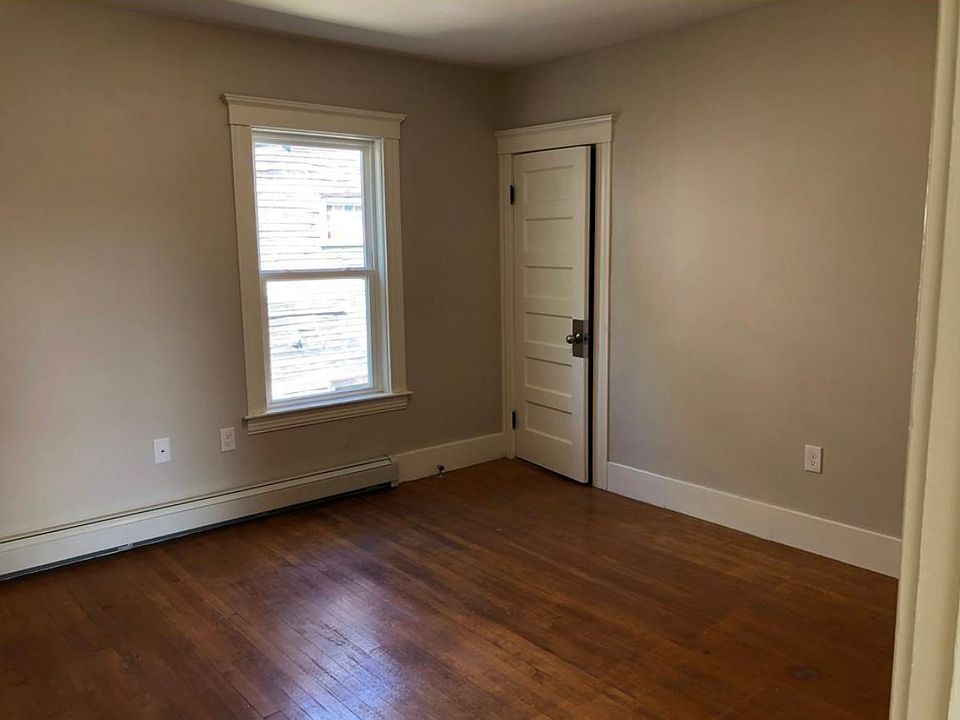 15 Stanton St #3, Worcester, MA 01605 | Zillow