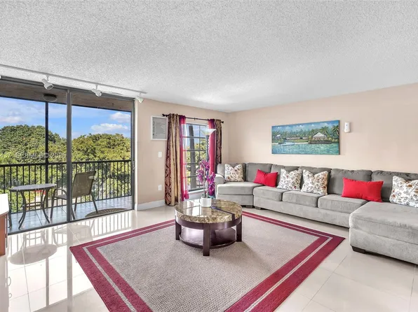 5570 NW 44th St APT 401A, Fort Lauderdale, FL 33319