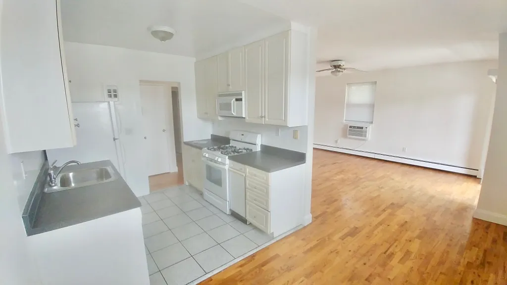1 bed, 1.0 bath, $2,350 — Photo 2