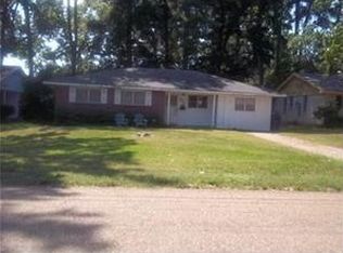 821 Sherwood Rd, Shreveport, LA 71106