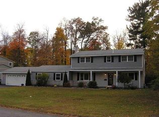 10 Sugar Plum Rdg, Clifton Park, NY 12065
