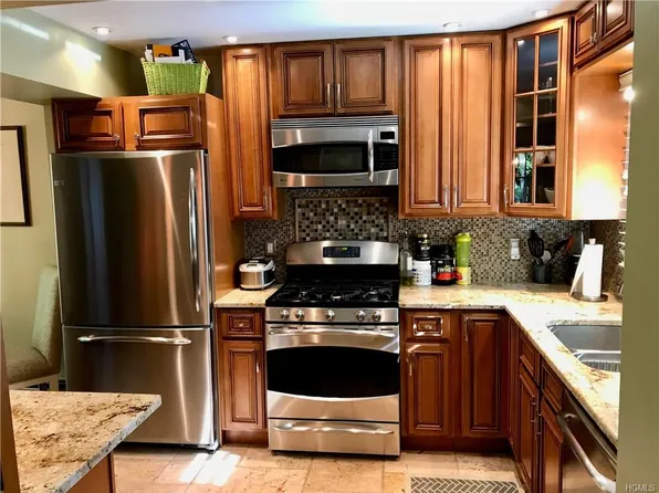 6 Brooke Club Dr, Ossining, NY 10562