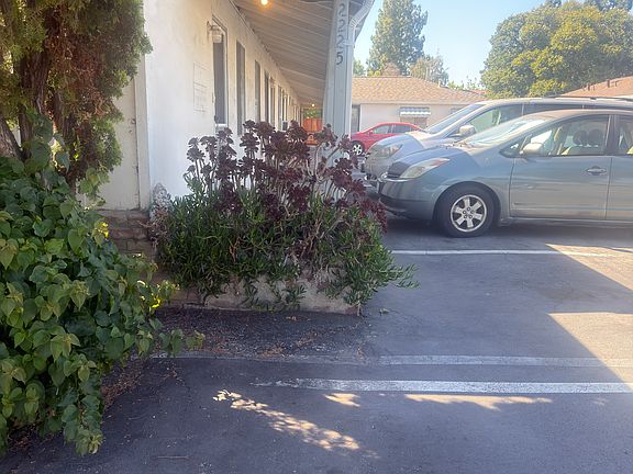 2nd image of 2225 Luz Ave APT 1