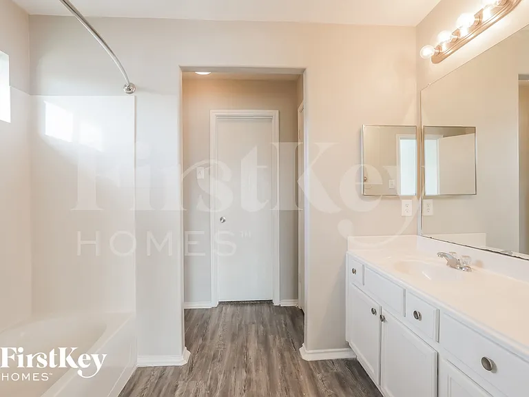 2911 Cypress Island Dr — Photo 9
