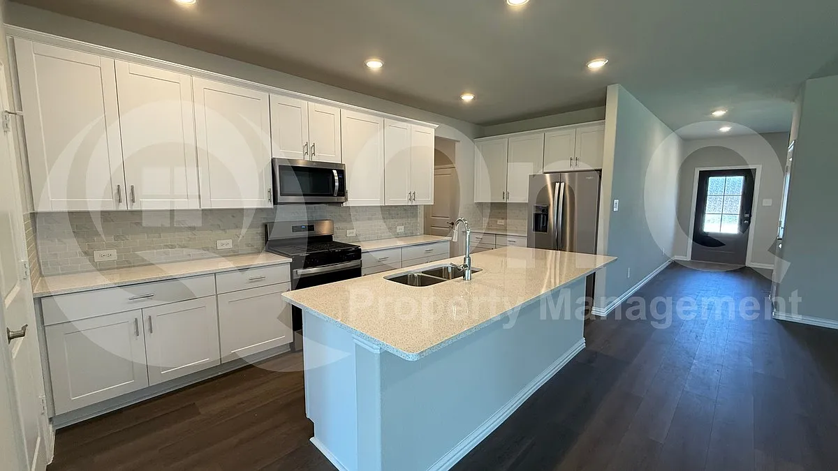 4 bed, 3.5 bath, 3100 sqft, $2,699 — Photo 4