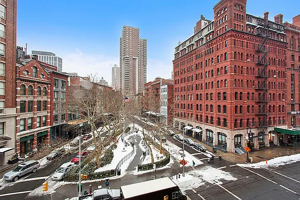 Sold by Liss Real Estate Group LLC | media 4