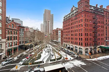 Sold by Liss Real Estate Group LLC