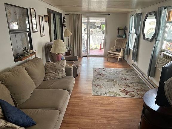 4th image of 9014 Bolton Ave #13