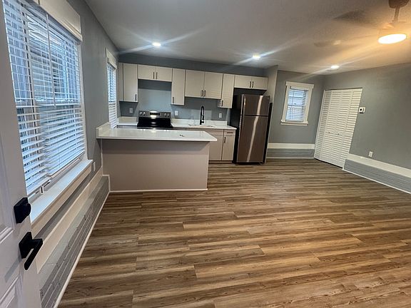 2nd image of 8701 1/2 N Willow Ave