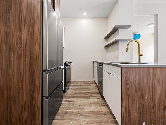4th image of 151 Hawthorne St #2I
