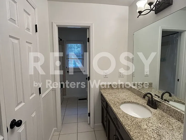 2501 Crestwood Cir — Photo 10