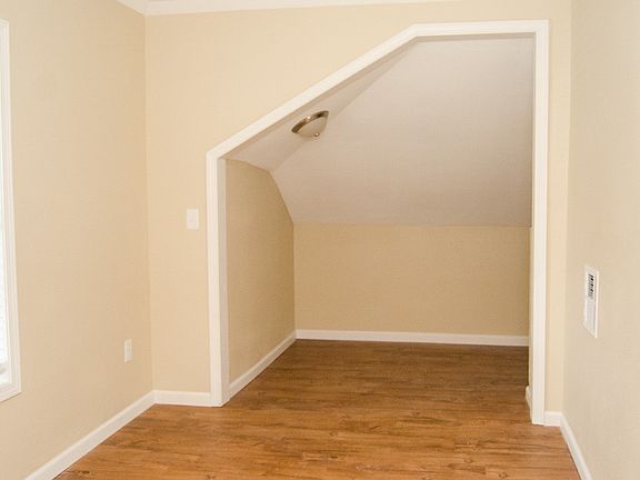 2nd image of 1017 W North St #1