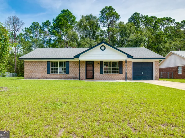 1076 Desert Shield St, Hinesville, GA 31313