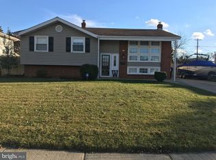 123 Meadowood Dr, Newark, DE 19711