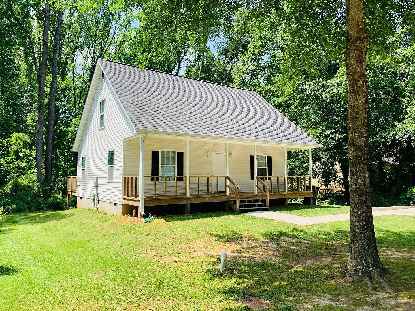 WOW! Newly renovated 3 bedroom close to Downtown Newnan! Must see! — Photo 3