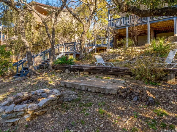 1262 Paradise Dr, Canyon Lake, TX 78133