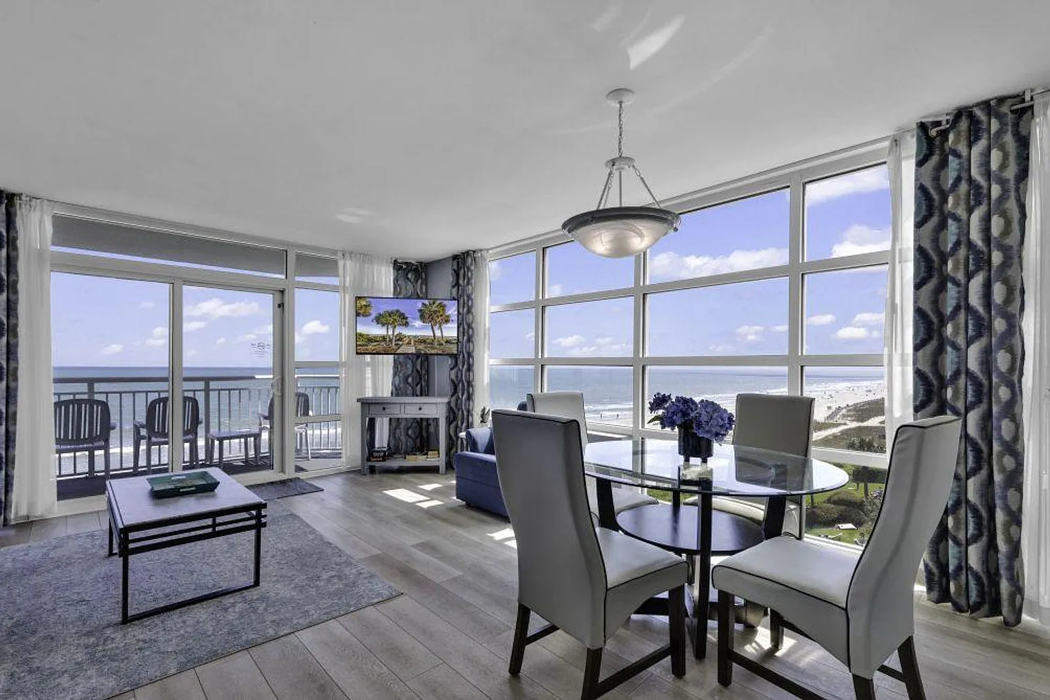 2 bed, 2.0 bath, 1140 sqft, $4,414 — Photo 2