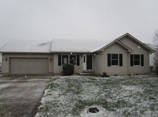 921 N Meadowhill Rd, Paris, KY 40361