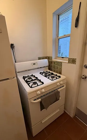 653 Michigan Ave #10 — Photo 15