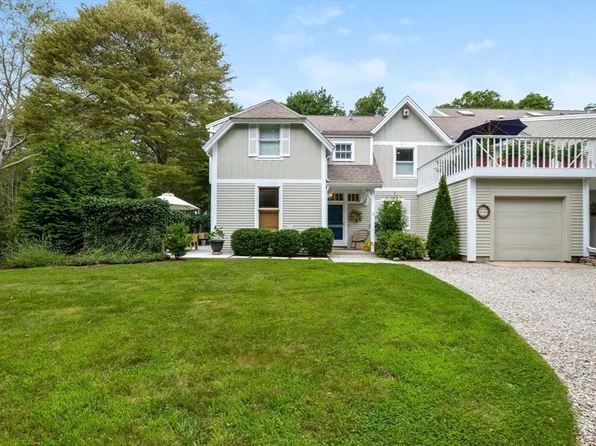 45 Highfield Dr APT 1, Falmouth, MA 02540