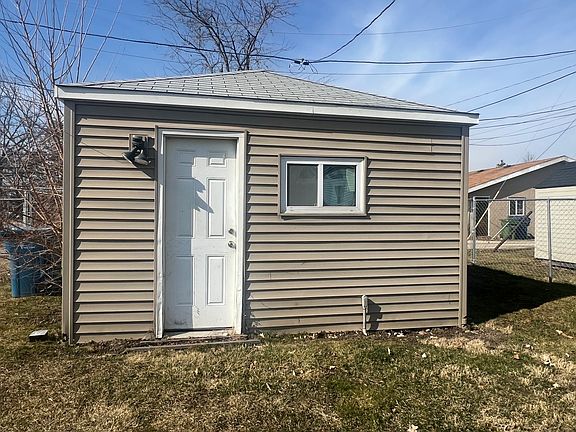 5th image of 10048 Merton Ave