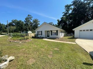49 J R Milton Rd, Crawfordville, FL 32327