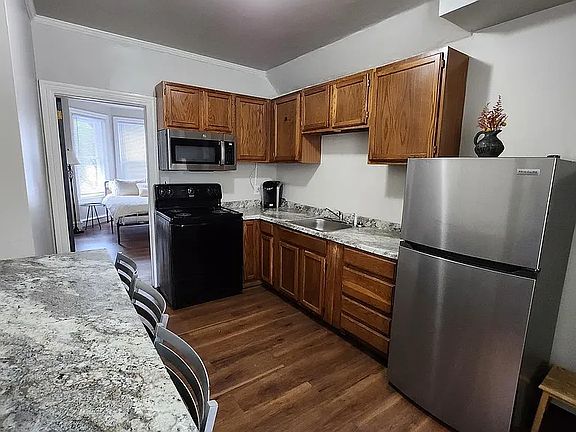 4th image of 804 N Van Buren St APT 2