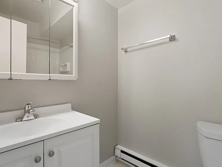 Waters Edge Apartments — Photo 56