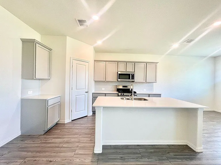 4619 Cleves Ave — Photo 3