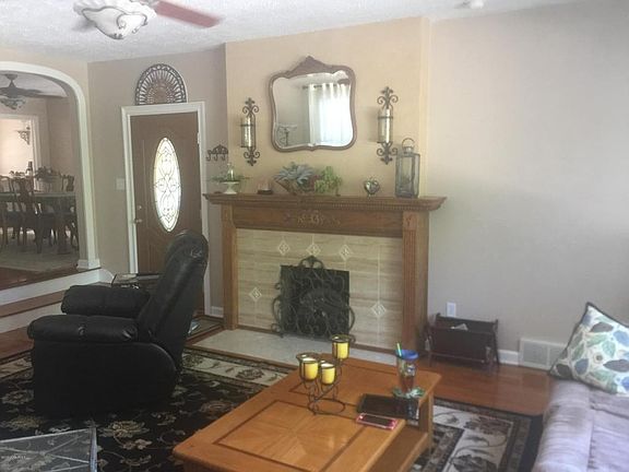 4th image of 135 Bolton Dr
