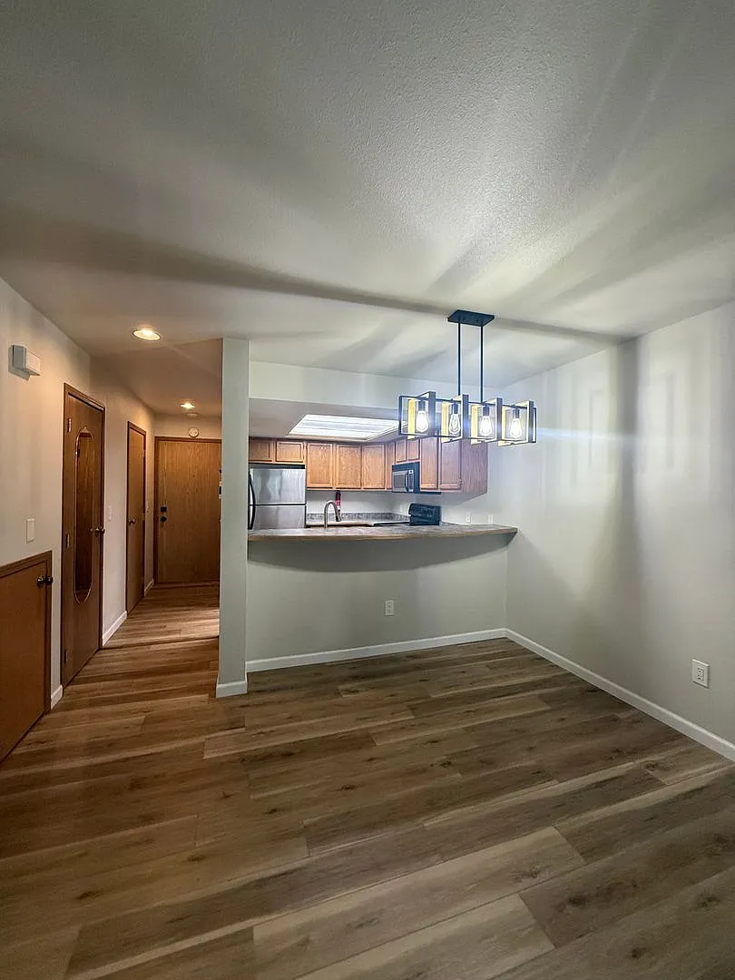 Beautiful 2 Bedroom, 1.5 Bath Condo for Rent! — Photo 2