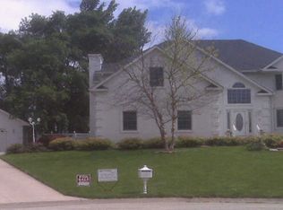2 Blackhawk Dr, Park View, IA 52748