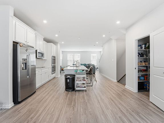 2nd image of 6066 Beake St