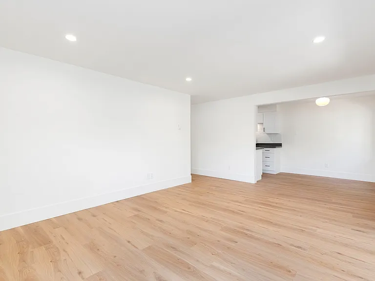 2116 NE 88th St #4 — Photo 3