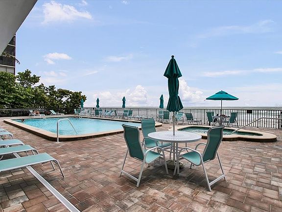 3rd image of 15462 GULF BOULEVARD #903
