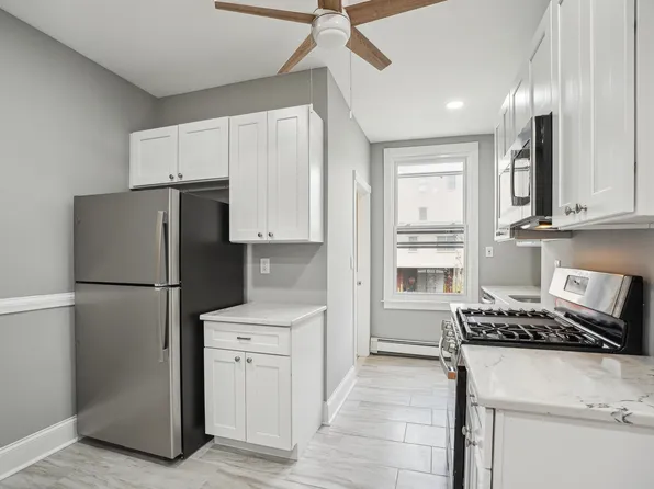 198 Griffith Street image 9 of 15