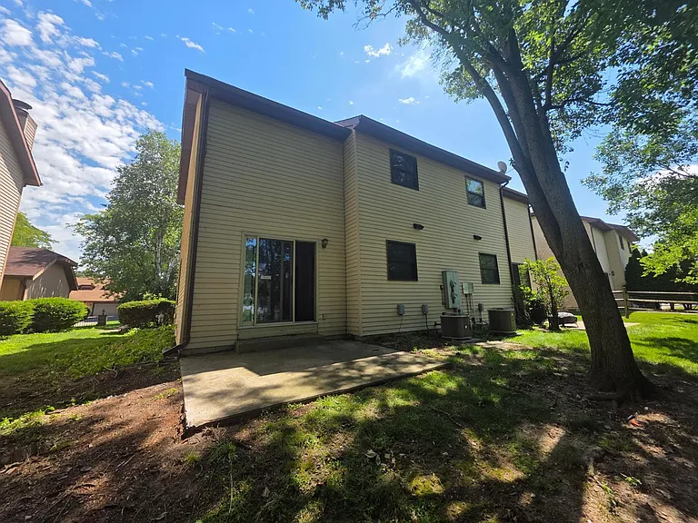 1009 Valley Side Dr — Photo 19