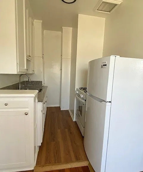 320 S. Manhattan Place — Photo 6