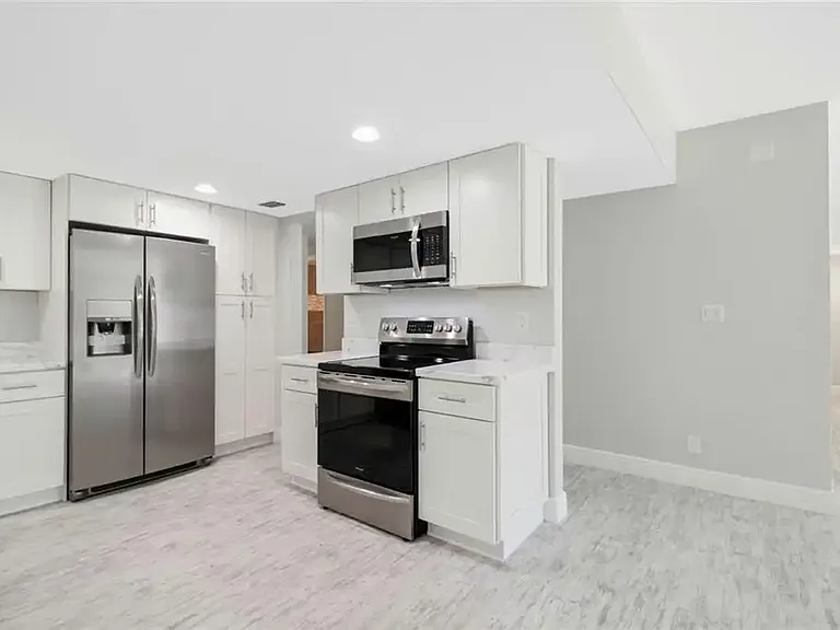 2505 Bay Dr — Photo 7