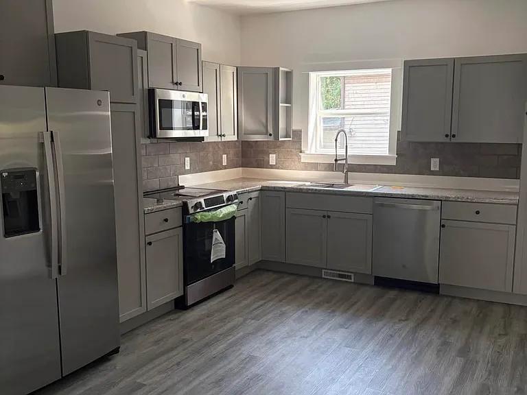 320 N Marshall Ave — Photo 17