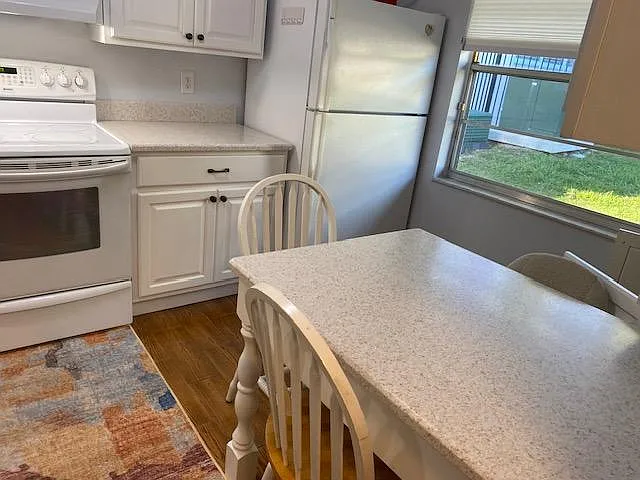 2 bed, 1100 sqft, $1,800 — Photo 3