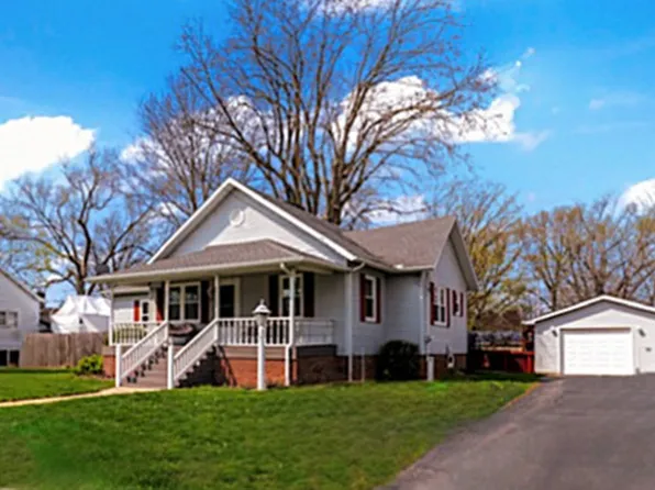 119 N Broadway St, Fisher, IL 61843