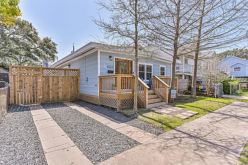1615 Avenue L Photo 1