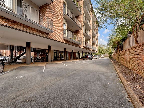 3rd image of 2195 Poplar Ave APT 306
