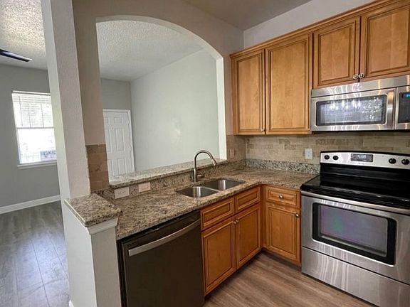 4th image of 613 Hillcrest St #613