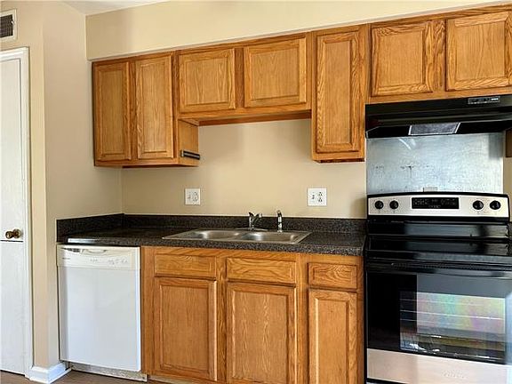 5th image of 4025 Sanford St #D