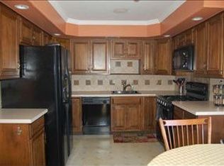4 Venus Dr, Loudonville, NY 12211