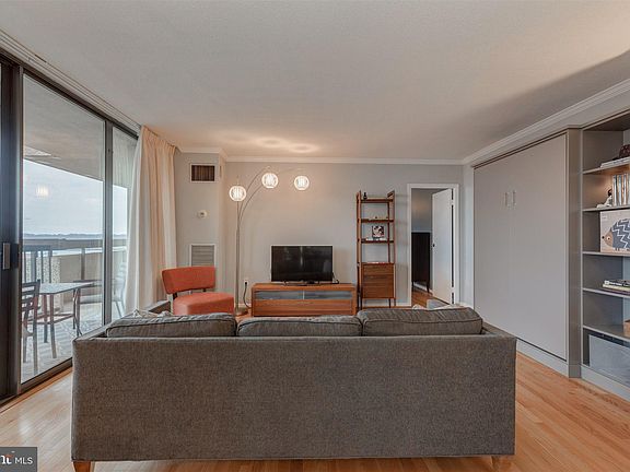 5th image of 400 Madison St APT 1406