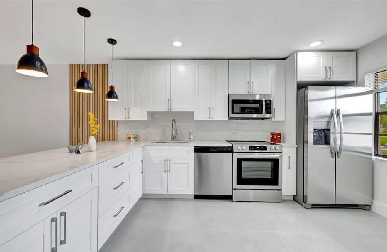 7898 Eastlake Dr — Photo 2